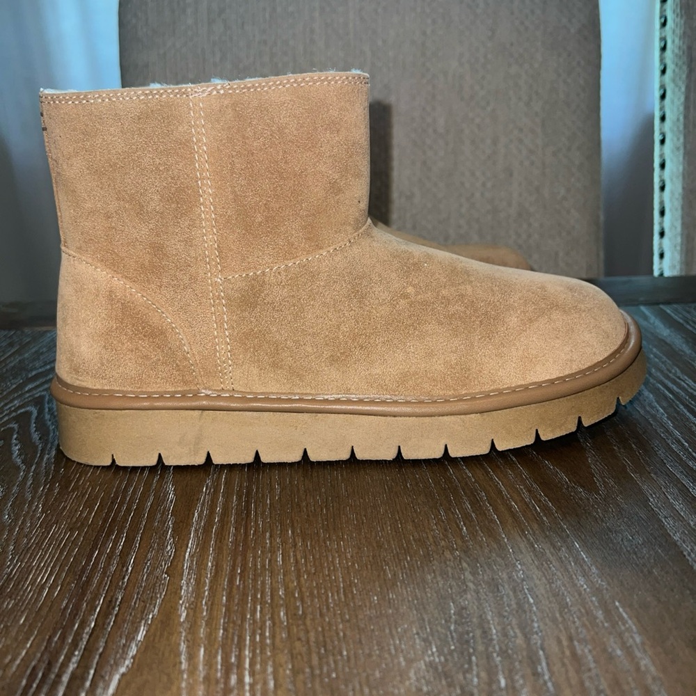 Universal Thread Tan faux Suede Ankle Boots Womens size 7